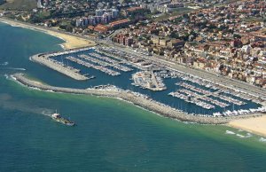 10 x 2.8 Meter Kajplats/Förtöjning Port Masnou Småbåtshamn Till Salu