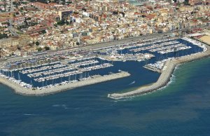 10 x 2.8 Meter Kajplats/Förtöjning Port Masnou Småbåtshamn Till Salu