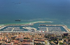 10 x 2.8 Meter Kajplats/Förtöjning Port Masnou Småbåtshamn Till Salu