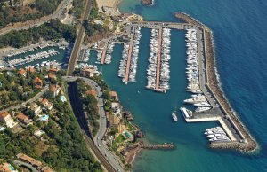 10 x 3.5 Meter Kajplats/Förtöjning Port de la Rague Småbåtshamn Till Salu