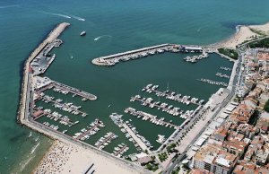 10 x 3.75 Meter Kajplats/Förtöjning Cambrils Småbåtshamn Till Salu