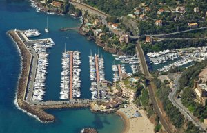 10 x 3.2 Meter Kajplats/Förtöjning Port de la Rague Småbåtshamn Till Salu