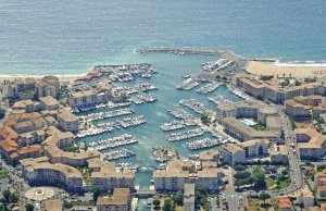 10 x 3.5 Meter Kajplats/Förtöjning Port De Frejus Småbåtshamn Till Salu