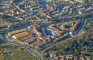 10 x 3.5 Meter Kajplats/Förtöjning Port des Marines de Cogolin Småbåtshamn Till Salu