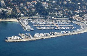 10 x 3.5 Meter Kajplats/Förtöjning Port Gallice Småbåtshamn Till Salu