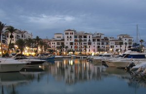 10 x 3.5 Meter Kajplats/Förtöjning Puerto de la Duquesa För Uthyrning