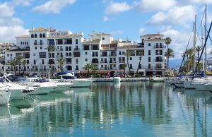 10 x 3.5 Meter Kajplats/Förtöjning Puerto de la Duquesa För Uthyrning