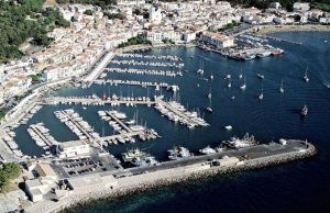 10 x 3.5 Meter Kajplats/Förtöjning Port de la Selva Småbåtshamn Till Salu