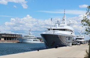 100 x 25 Meter Kajplats/Förtöjning Sete Superyacht Småbåtshamn Till Salu