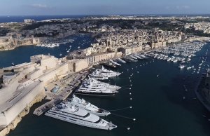 100 x 25 Meter Kajplats/Förtöjning Grand Harbour Småbåtshamn Till Salu