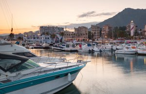 12 x 3.75 Meter Kajplats/Förtöjning Deportivo Marbella För Uthyrning