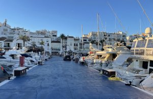 18 x 4.8 Meter Kajplats/Förtöjning Puerto Banus Till Salu (with Parking Space included)