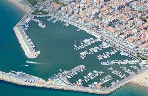 18 x 5.5 Meter Kajplats/Förtöjning Cambrils Småbåtshamn Till Salu