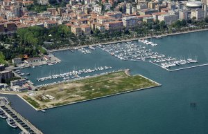 20 x 6.05 Meter Kajplats/Förtöjning Port Mirabello Småbåtshamn, La Spezia