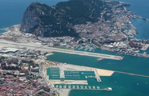 20 x 6.8 Meter Kajplats/Förtöjning Alcaidesa Puerto Deportivo Småbåtshamn För Uthyrning