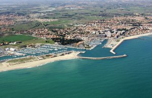 11 x 4.5 Meter Kajplats/Förtöjning Port de Saint Cyprien Till Salu