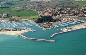 11 x 4.5 Meter Kajplats/Förtöjning Port de Saint Cyprien Till Salu