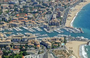 40 x 9 Meter Kajplats/Förtöjning Port De Frejus Småbåtshamn Till Salu