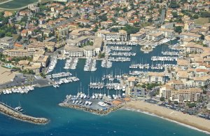 40 x 9 Meter Kajplats/Förtöjning Port De Frejus Småbåtshamn Till Salu