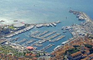 50 x 20 Meter Kajplats/Förtöjning Le Vieux - Port De Cannes Småbåtshamn Till Salu