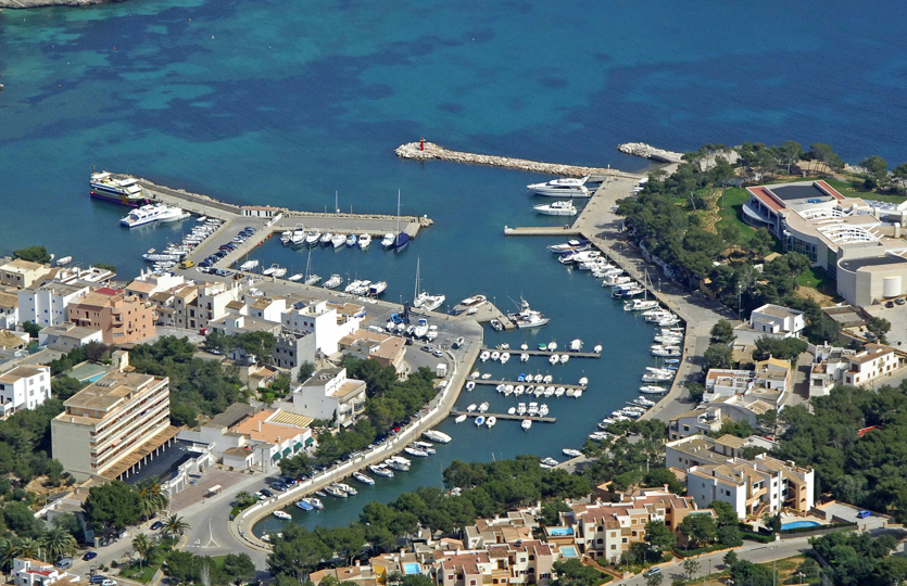 Real Club Nautico Porto Petro Småbåtshamn - Förtöjningar