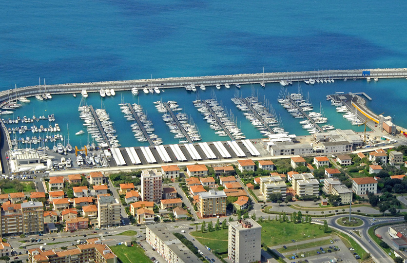 Småbåtshamn Cala de' Medici - Förtöjningar